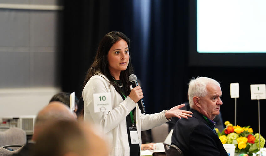 Summit attendee Jennifer Pollack, JD, Alzheimer鈥檚 Association, asks a question during a Q&A session with brain health keynote speakers.